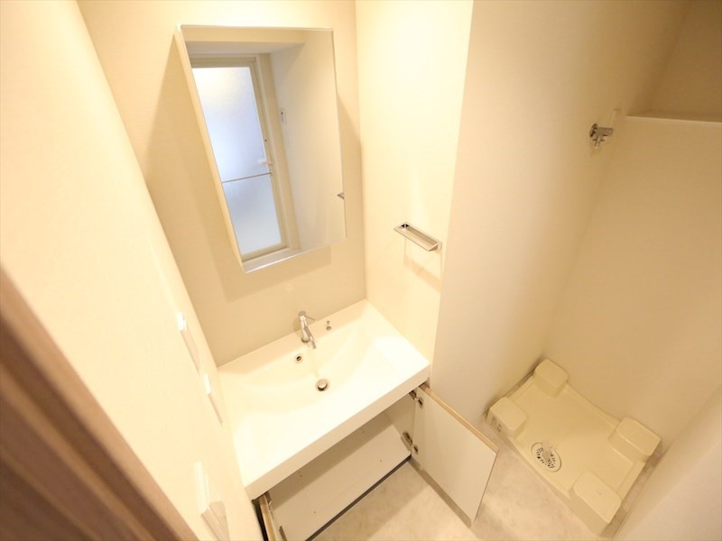 洗面設備　脱衣所　独立洗面台　収納スペース有