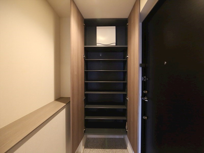 玄関　玄関　シューズボックス付（収納充実してます）
