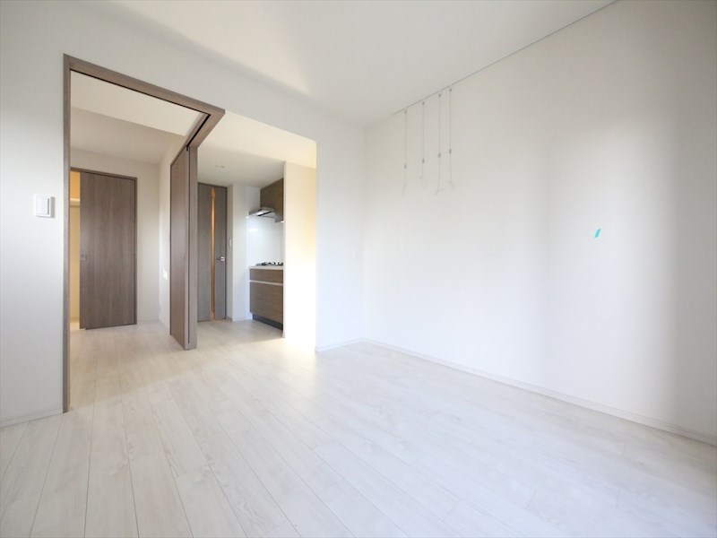 居室・リビング　ＬＤＫ11.1帖　エアコン付　システムキッチン　バルコニー