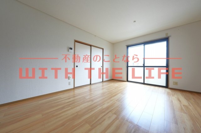 居室・リビング　こちらのリビングで趣味の時間をお楽しみください※現状優先