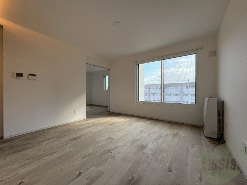 居室・リビング　日当たり良く広々したリビングで快適に過ごせます。