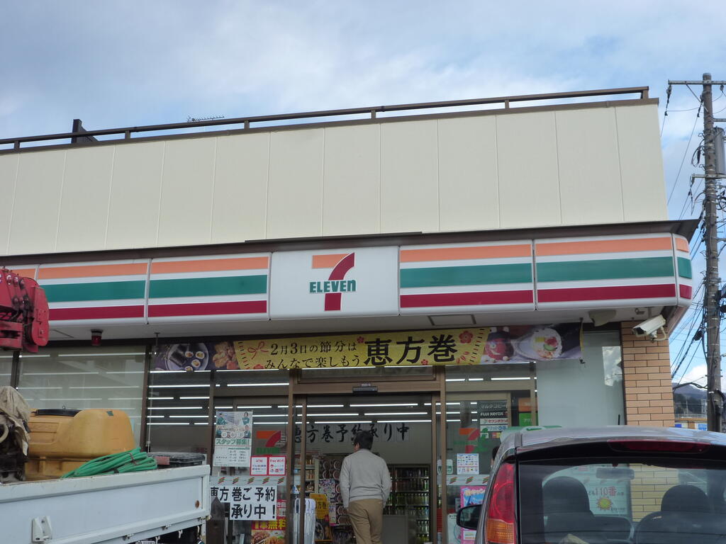 コンビニ　セブンイレブン湯河原城堀店（コンビニ）まで293m