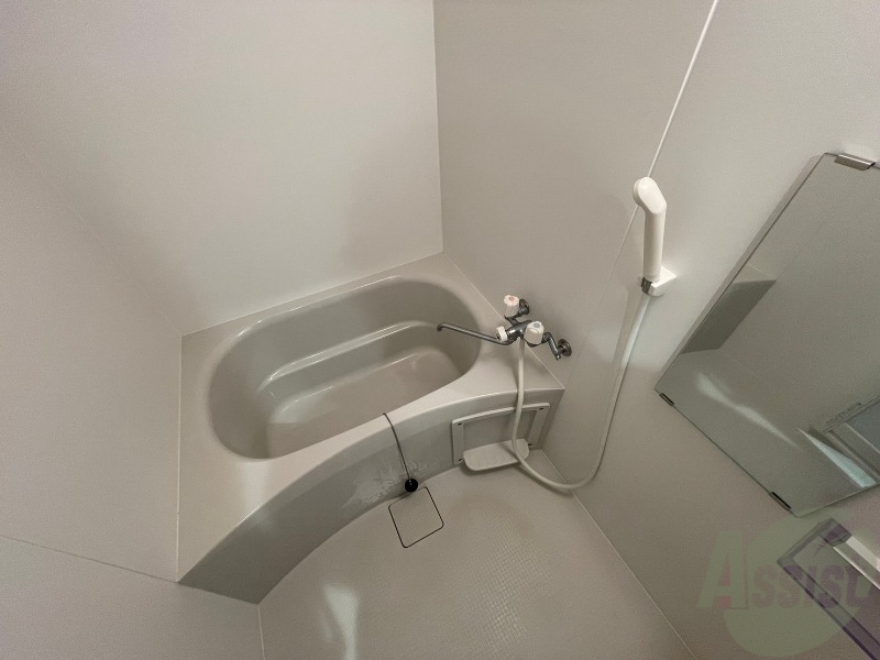 バス・シャワールーム　ユニットバスです。疲れを癒すのに欠かせませんね！