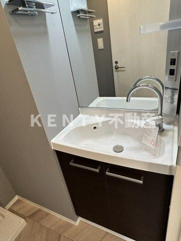 洗面設備　ゆったりとスペースのある洗面所