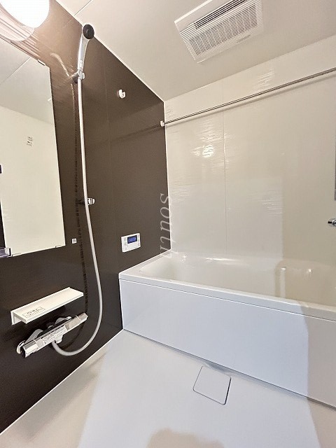 バス・シャワールーム　浴室乾燥機付きのお風呂