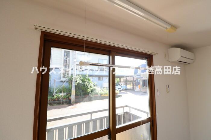 その他　室内物干し（参考同型101号室室内写真）