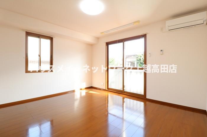 居室・リビング　洋室（参考同型101号室室内写真）