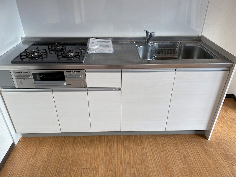 キッチン　※同タイプの他のお部屋です