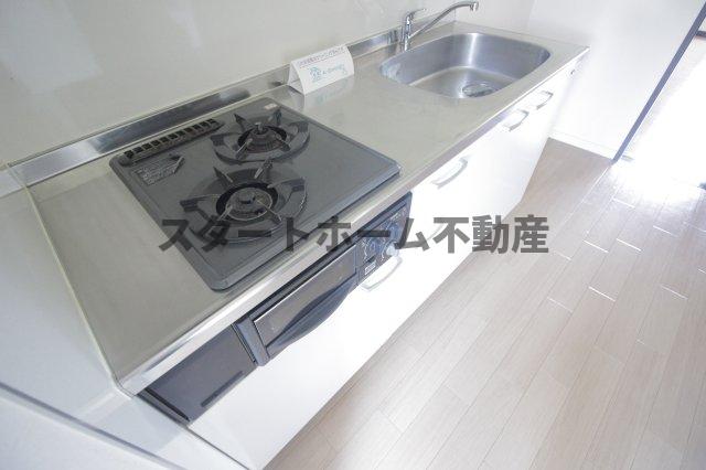 キッチン　コンパクトなキッチンで掃除もラクラク