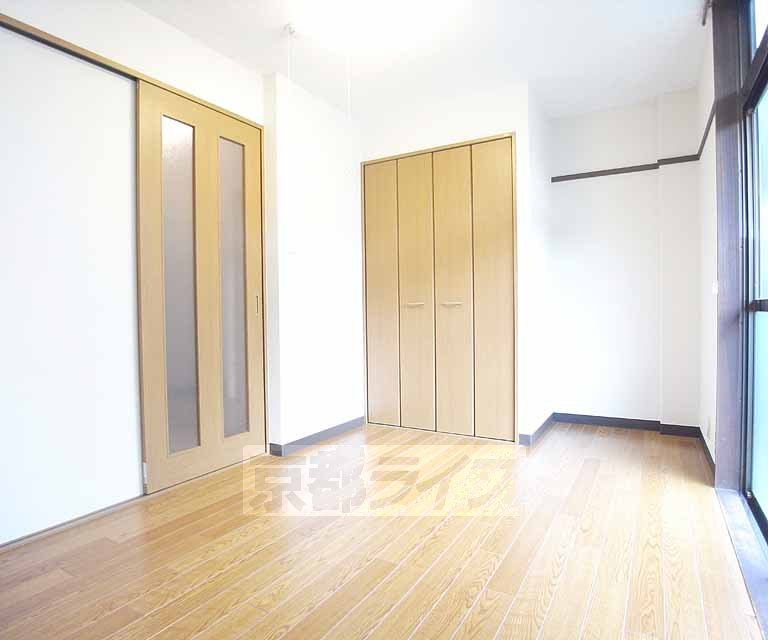 居室・リビング　６帖の洋室です。