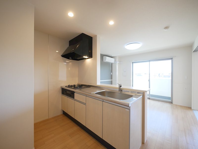 キッチン　システムキッチン（3口ガスコンロ・グリル付き）