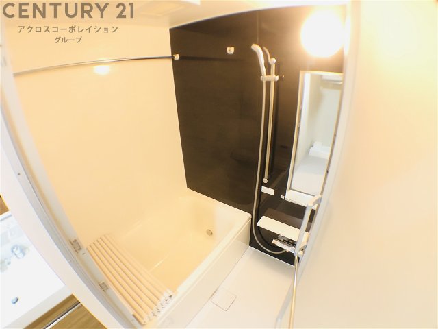 バス・シャワールーム　追い焚き機能・浴室乾燥機付きで便利！