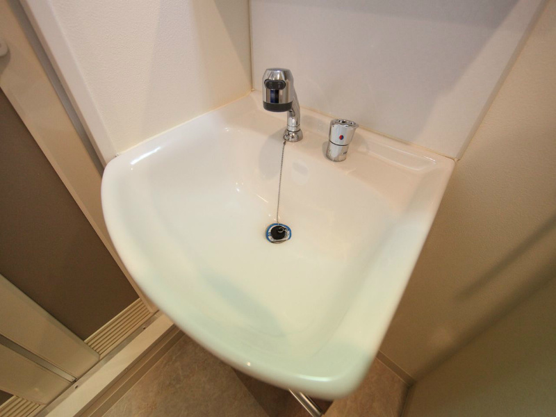 洗面設備　脱衣所　独立洗面台付（シャンプードレッサー付）棚付