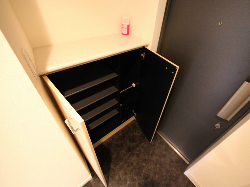 玄関　玄関　シューズボックス付