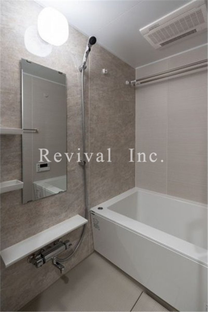 バス・シャワールーム　追い焚き・浴室乾燥完備でございます