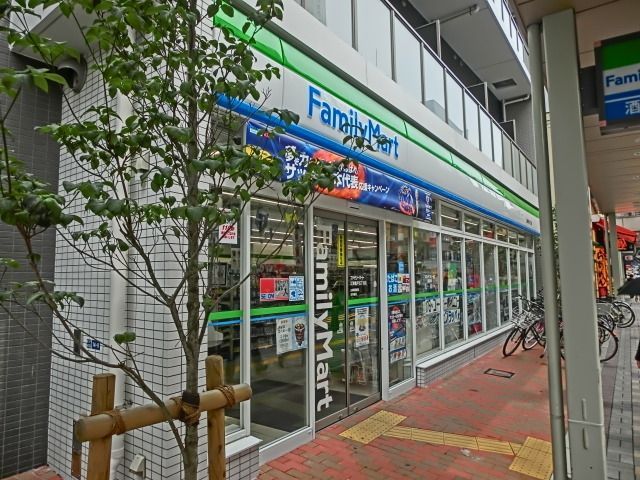 コンビニ　ファミリーマート（コンビニ）まで10m