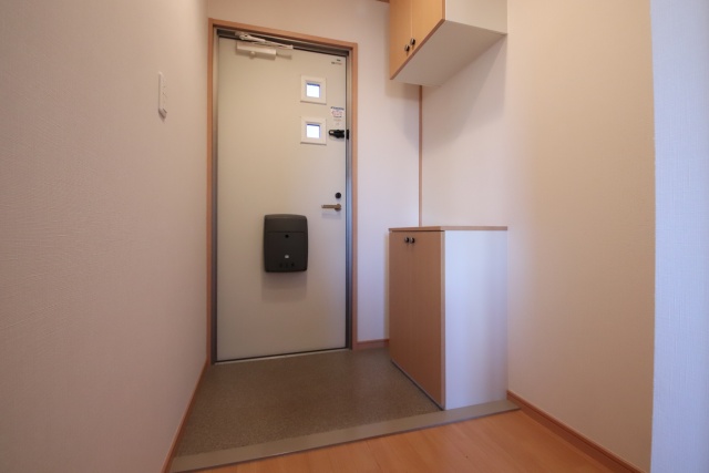 玄関　※別室の参考写真の為、現況優先です。