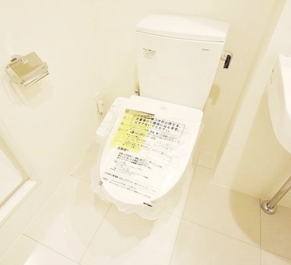 トイレ　別部屋の写真を使用しております。