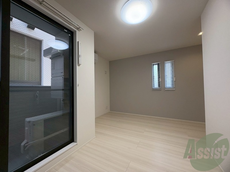 その他　８．２帖の洋室です。一人暮らしのお部屋には丁度良いですね。