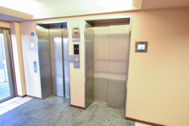 その他共有部分　エレベーターがあると重たい荷物も簡単に部屋まで運べますよ