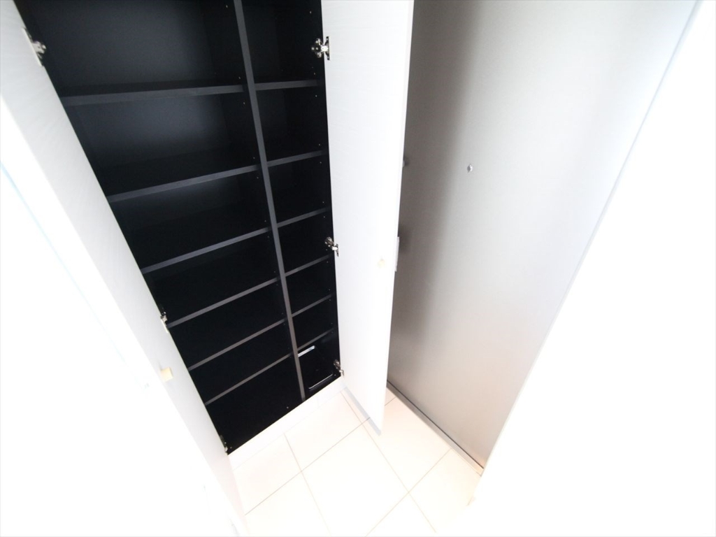 玄関　玄関　シューズボックス