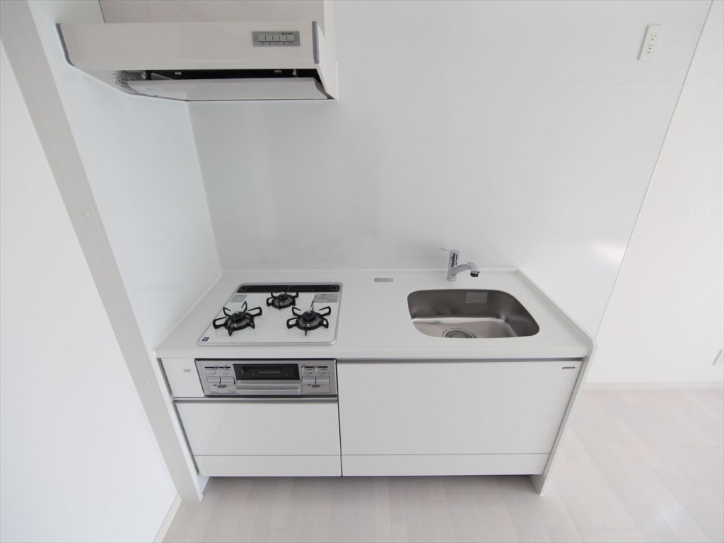 キッチン　システムキッチン　（ガス3口コンロ　グリル付）