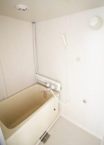 バス・シャワールーム　ユニットバスではなく、広々としてます