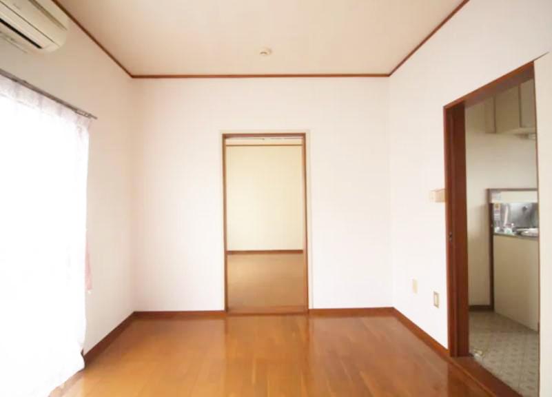 居室・リビング　内装の一部の写真です。エアコン完備してます（2部屋）。