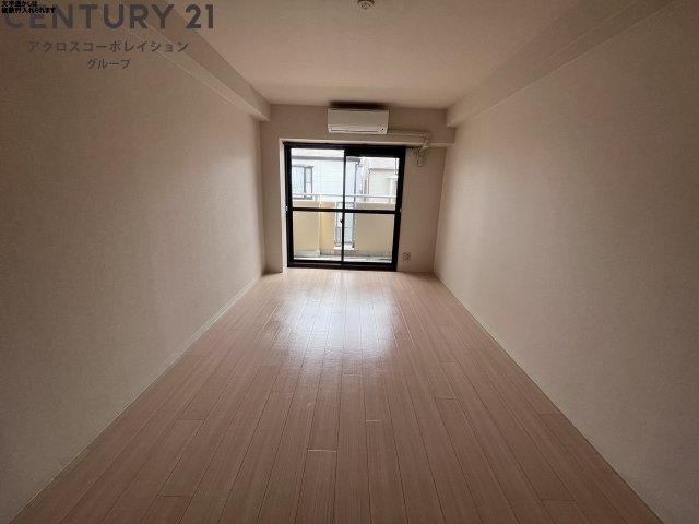 居室・リビング　エアコン付き8.5帖の洋室です♪