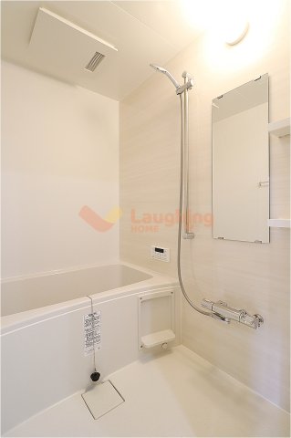 バス・シャワールーム　コンパクトで使いやすいお風呂です