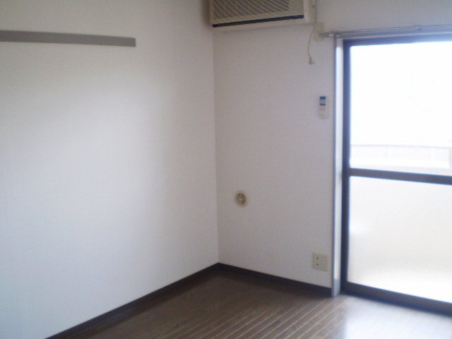 居室・リビング　エアコン付きです