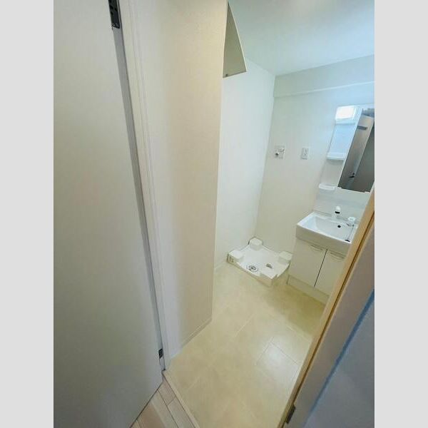 洗面設備　洗濯機置き場あります。