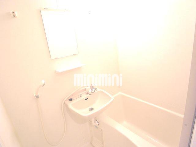 バス・シャワールーム　浴槽が深く肩までお湯に浸かれます！