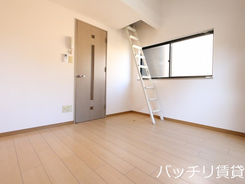 居室・リビング　別号室タイプの為、現状を優先致します。