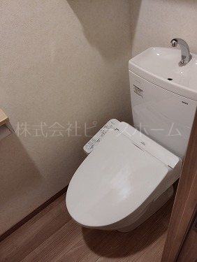 トイレ　※別号室参考写真