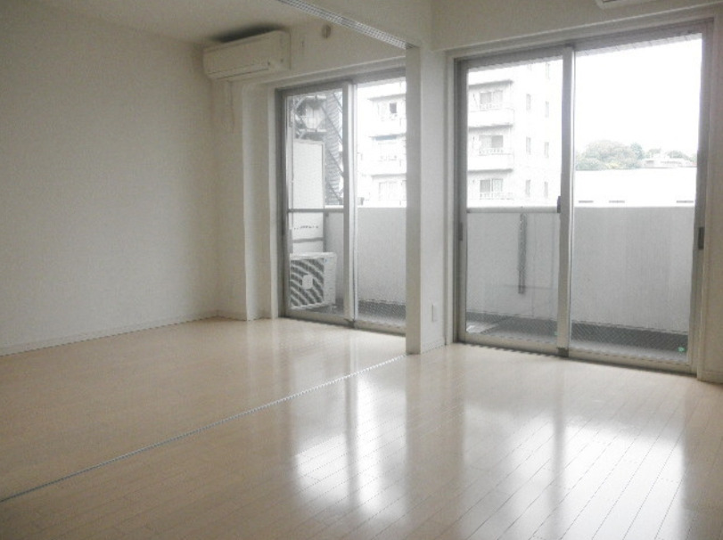 居室・リビング　※別部屋参考写真