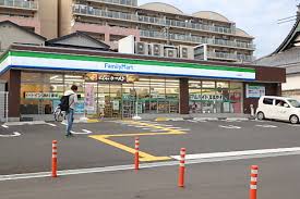 コンビニ　ファミリーマート灘神前町店（コンビニ）まで128m