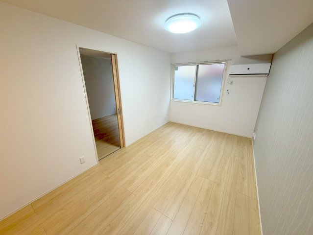 居室・リビング　明るく広々としたリビングです。