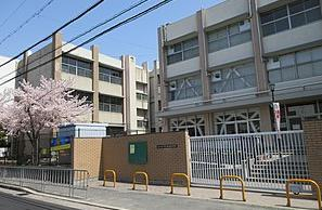 小学校　東大阪市立柏田小学校（小学校）まで497m