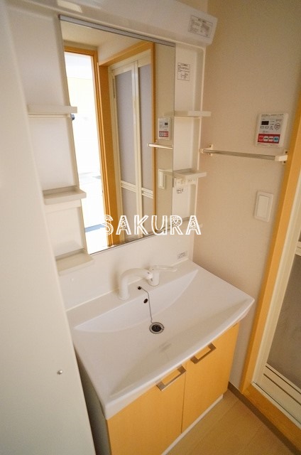 洗面設備　身支度に欠かせない独立洗面台♪