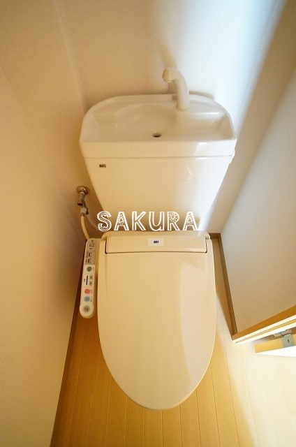 トイレ　嬉しい温水洗浄便座♪