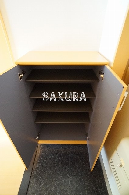 玄関　便利なカウンター型シューズボックス♪