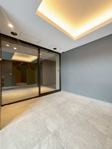 エントランス　ゆとりのあるエントランスです