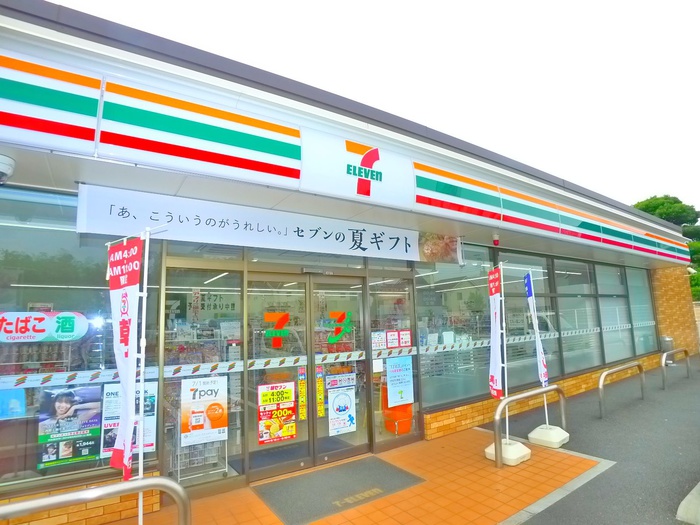 コンビニ　セブンイレブン（コンビニ）まで300m