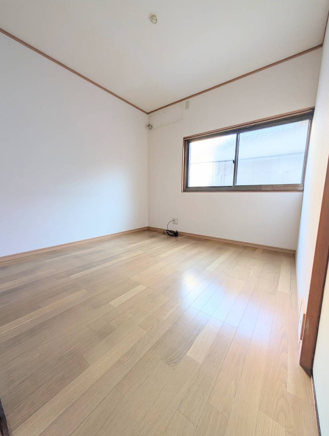 南鈴原貸家 南2の居間写真