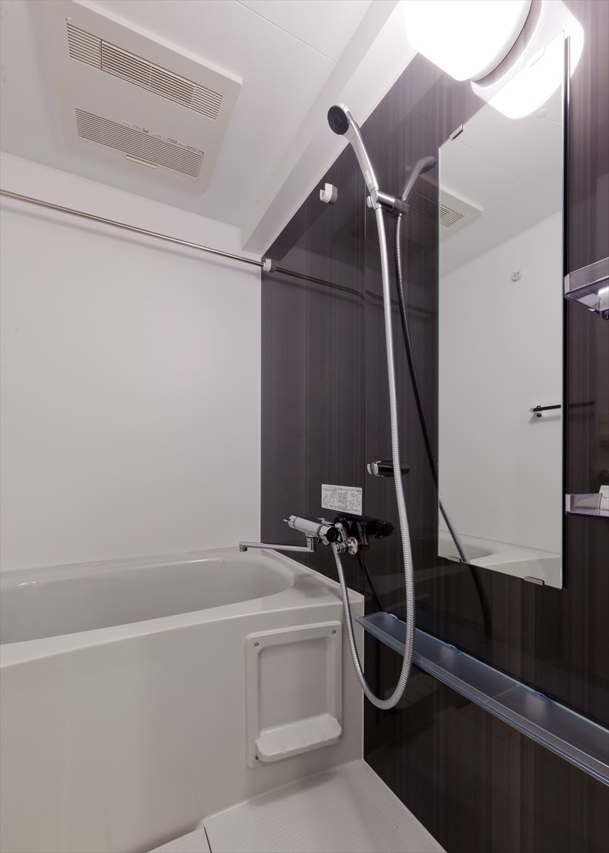 バス・シャワールーム　落ち着いた空間のお風呂です