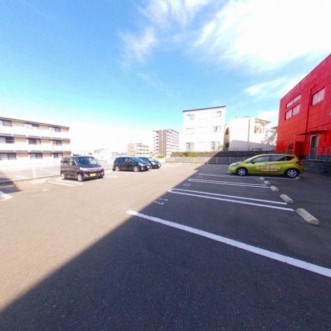 駐車場　駐車場があるので、車を買う予定の方も安心です