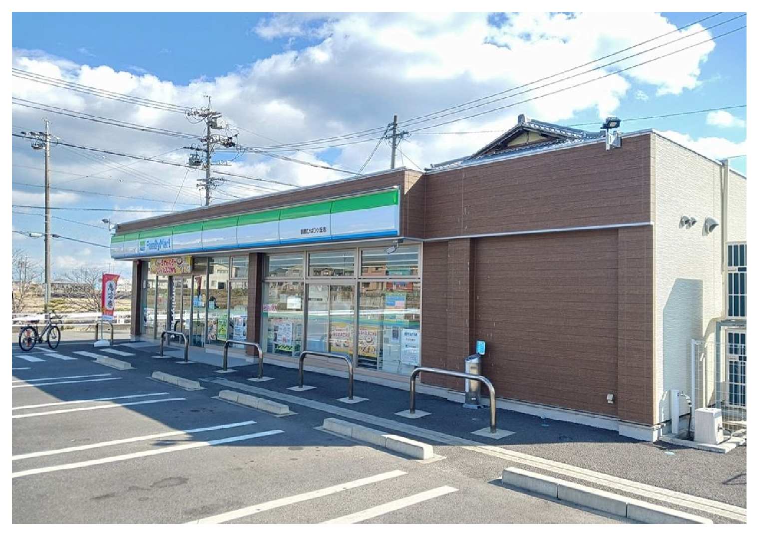 コンビニ　ファミリーマート鈴鹿ひばりヶ丘（コンビニ）まで1200m