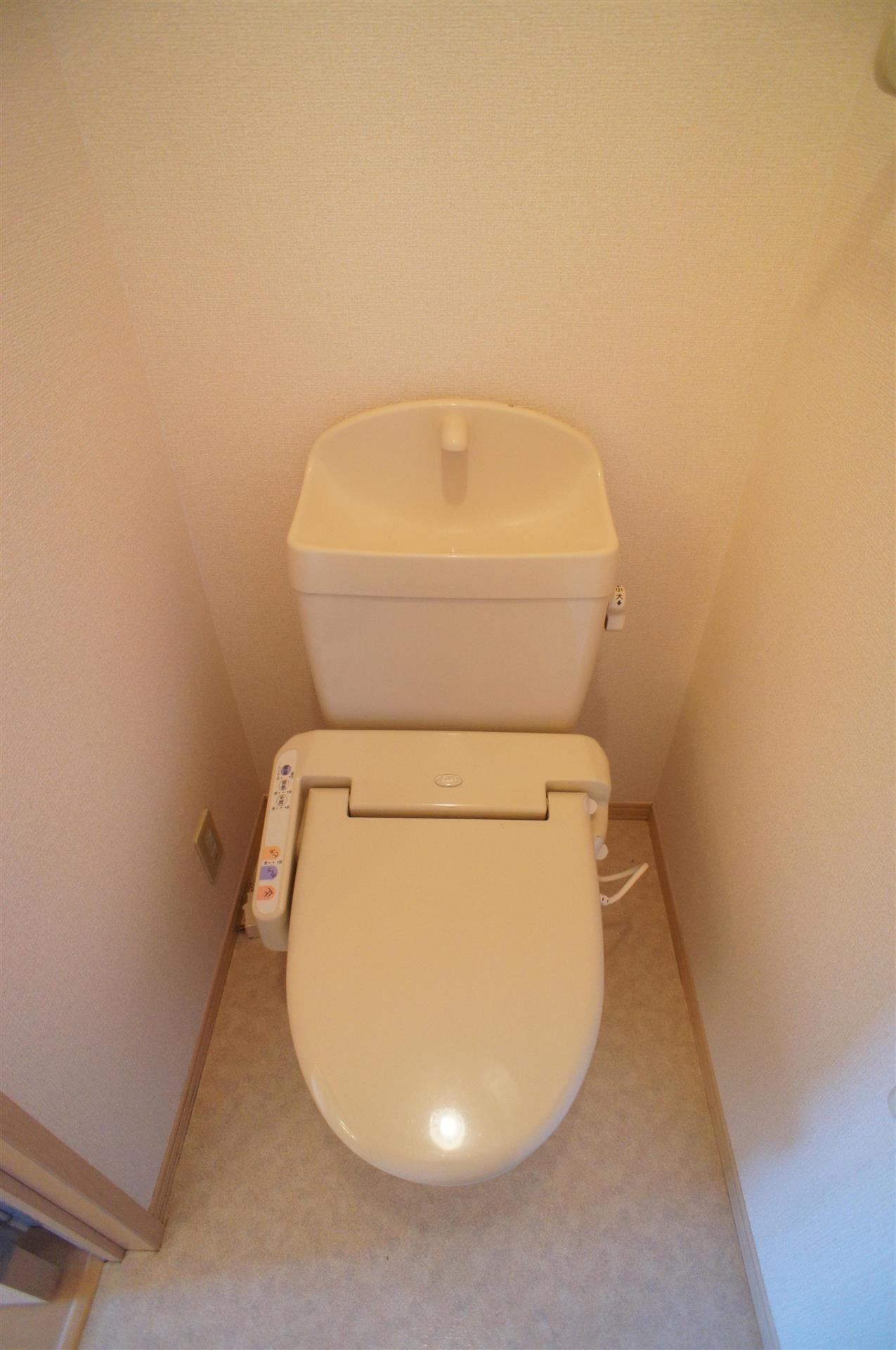 トイレ　温水洗浄暖房便座付トイレ