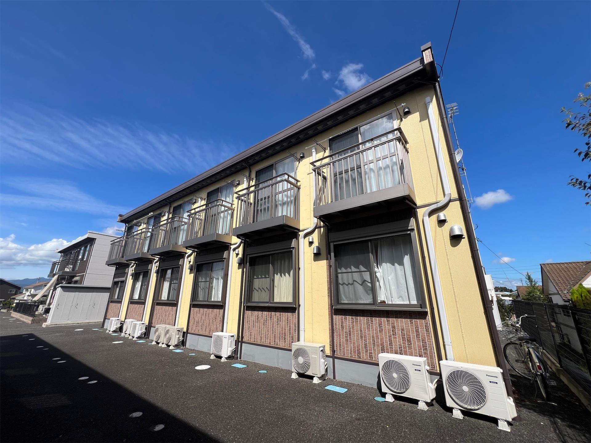 建物外観　１階と２階部分がお部屋のメゾネットタイプ